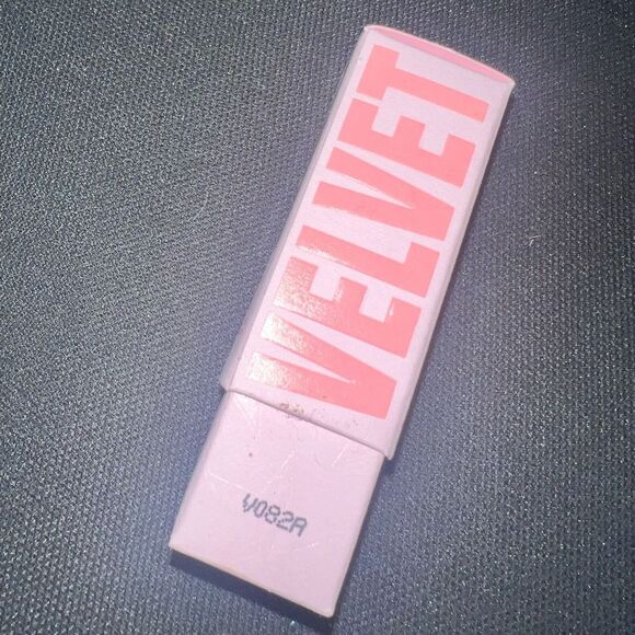 JEFFREE STAR COSMETICS
Velvet Trap Lipstick in Wyoming iced tea - Picture 5 of 5